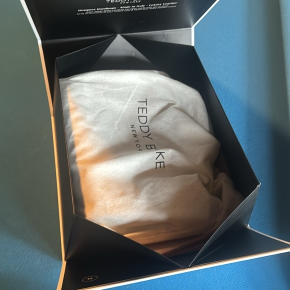 Teddy Blake GUC Small Alice Tote with wristlet Camel Color - Picture 2 of 15